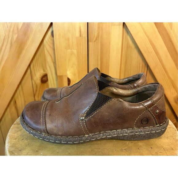 BORN Women's Distressed BROWN LEATHER Slip On CASUAL Moc Cushioned SZ US 7.5 - Picture 1 of 9